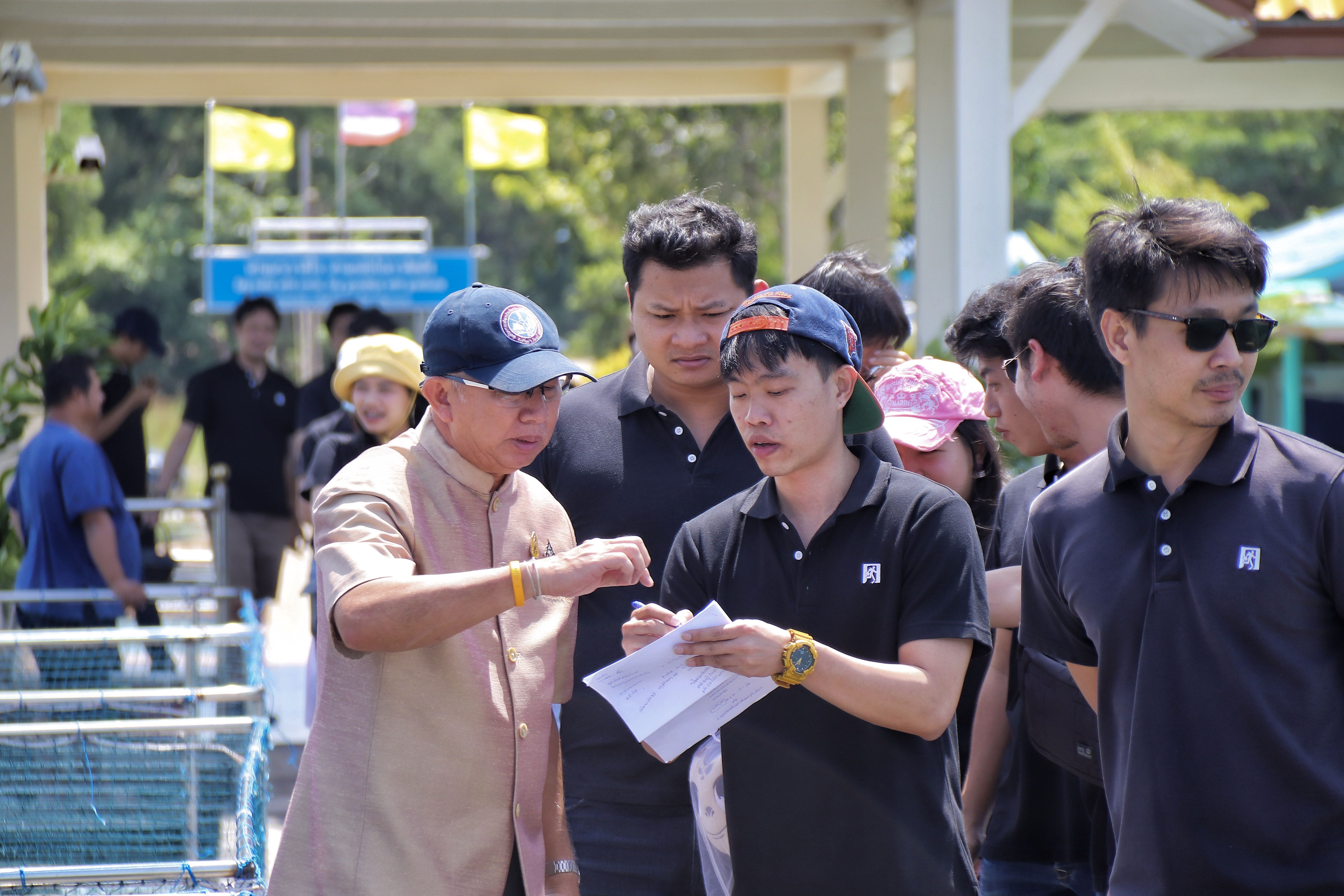 เข้าศึกษาปัญหาและแนวทางการป้องกันการสูญพันธุ์ของสัตว์น้ำและระบบนิเวศในทะเ