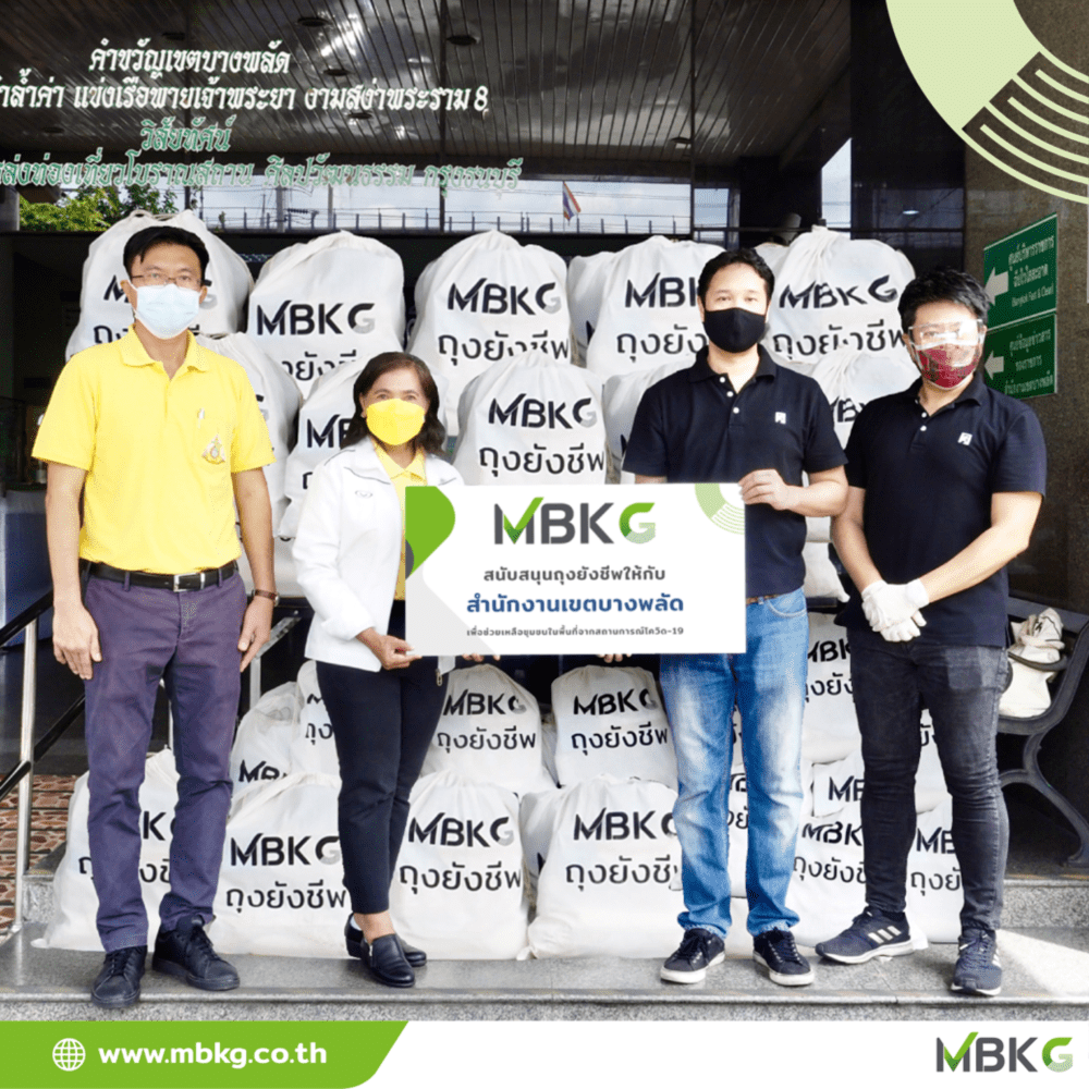 MBKG handed survival bags to Bangphlat District Office to supported communities affected by COVID-19.